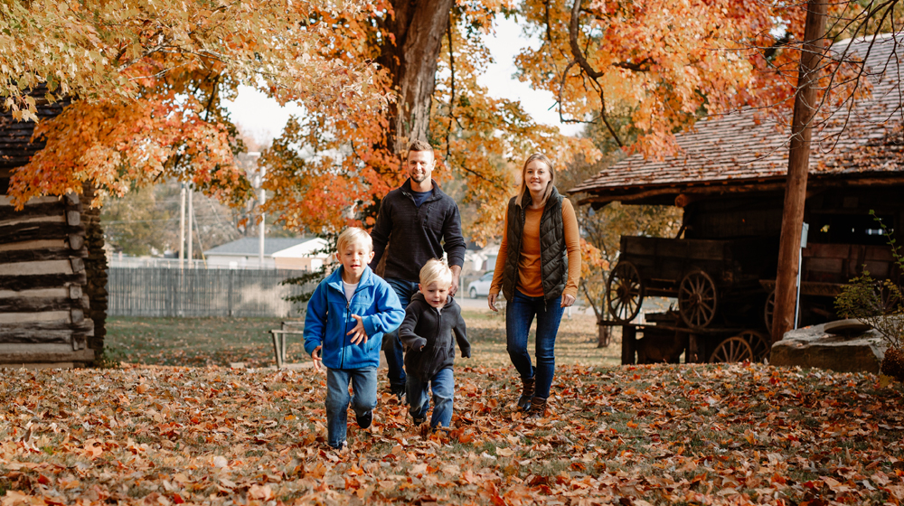 Lincoln-Pioneer-Village-Museum-Fall-Great-Outdoors-1000x560.jpg